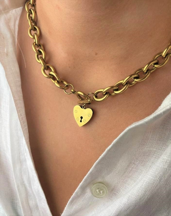18ct white gold, single diamond set Heart lock & key pendant. - Nicholas  Wylde